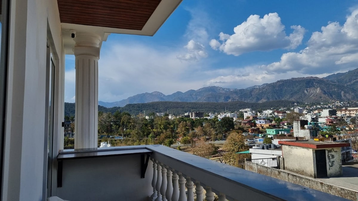 Hillside Nest 2Bhk Luxury Stay In Dehradun