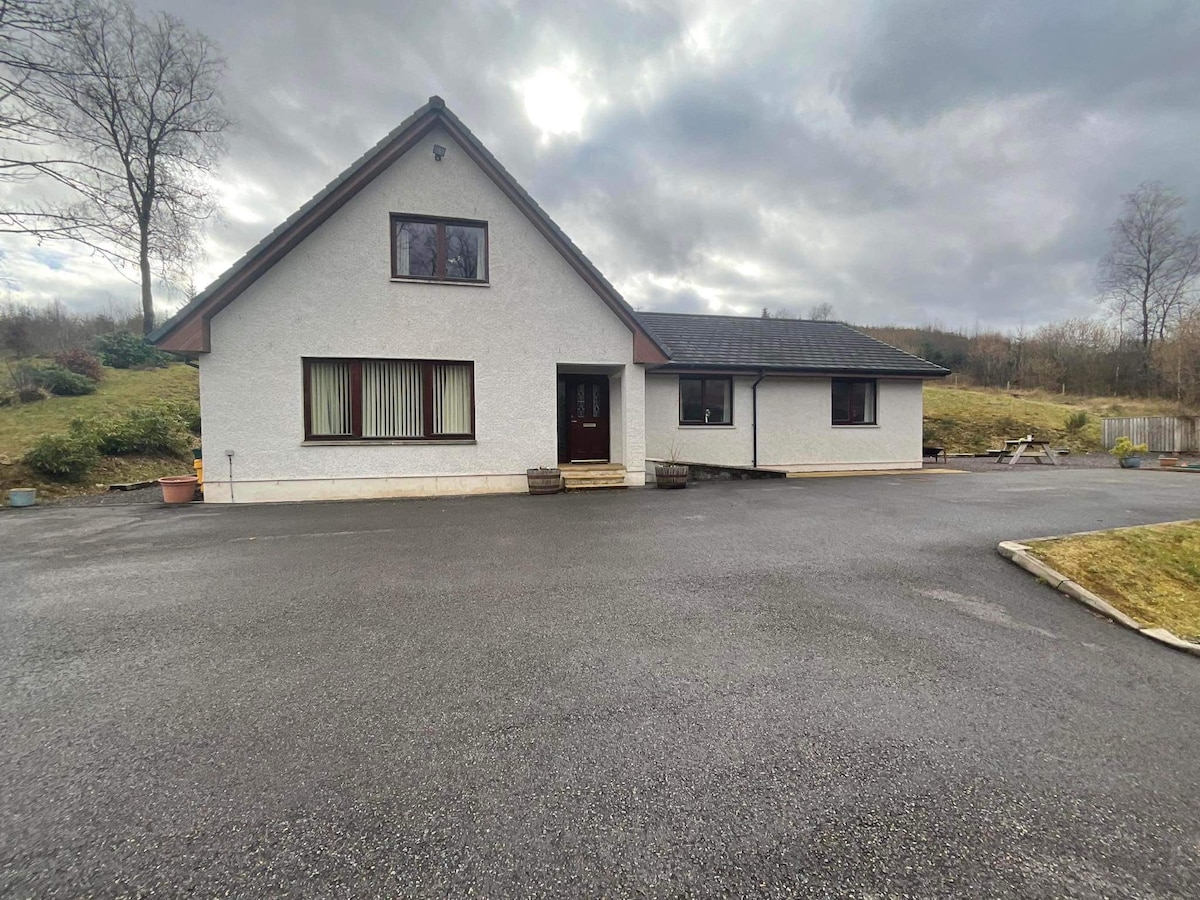 Spacious home with private garden - Beinn Carraig