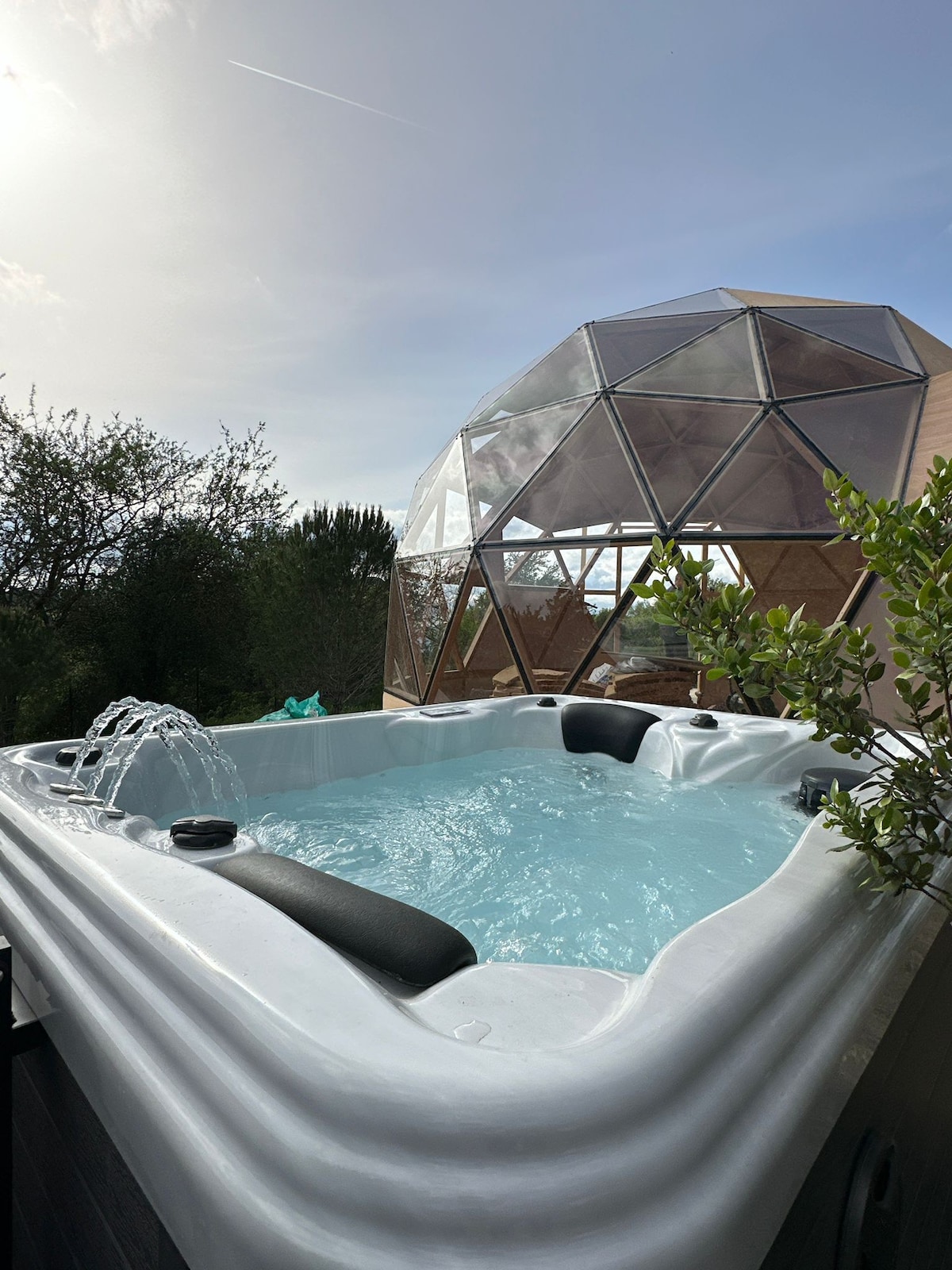 Dôme Géodésique Insolite +Jacuzzi +Piscine