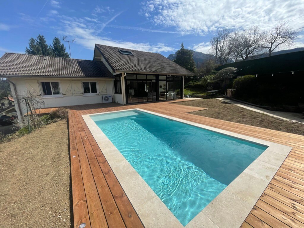 Villa piscine calme près Annecy