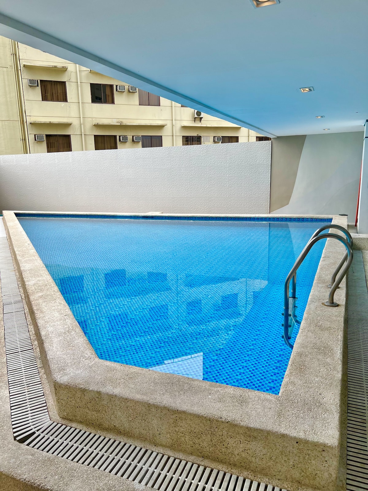 Near AYALA! Charming Studio w/Balcony&Great View