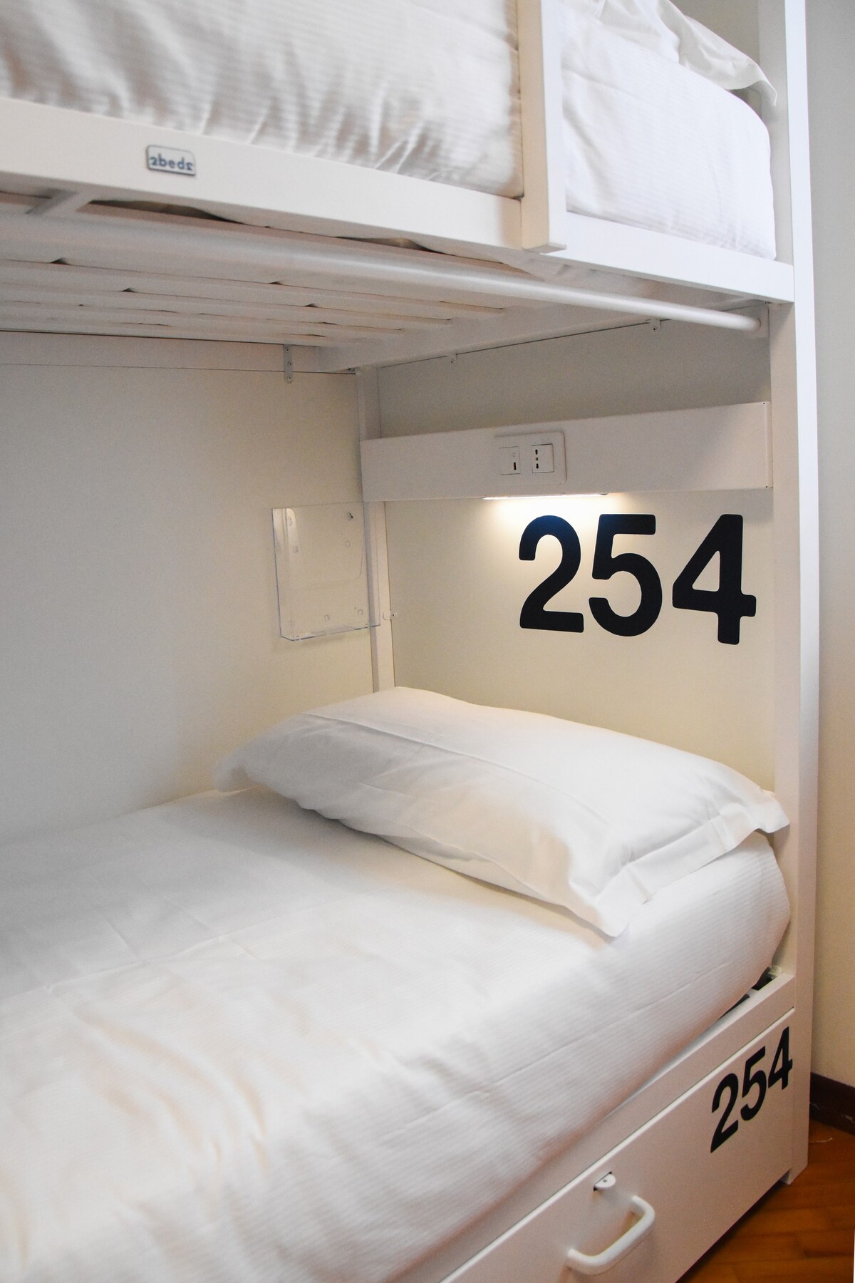 Bed in mixed dorm 4 beds - bathroom ensuite