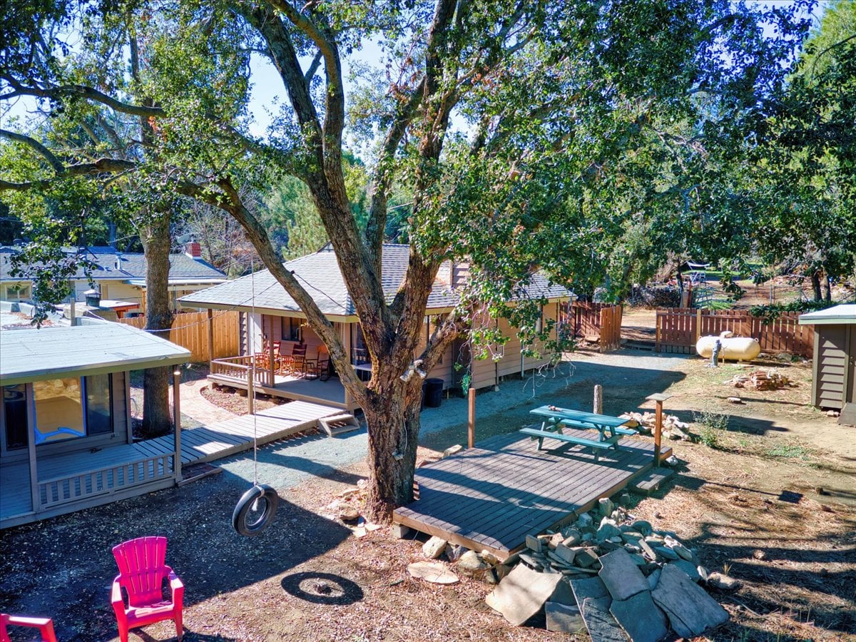 3 Rm Cabin w trees, fire pit, swing, horseshoes!