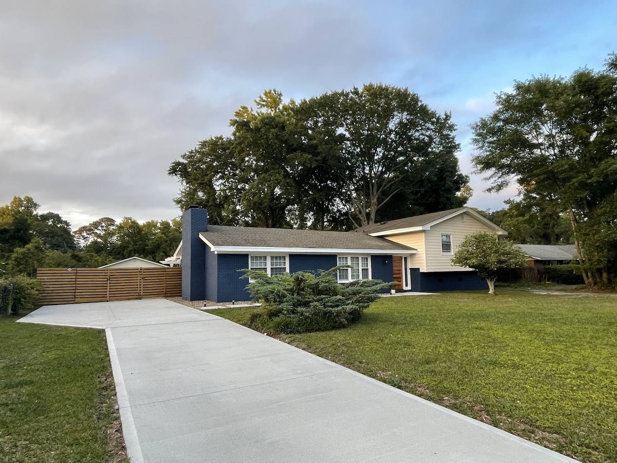 Purple Door Home - 3BR Magical Coastal Retreat!