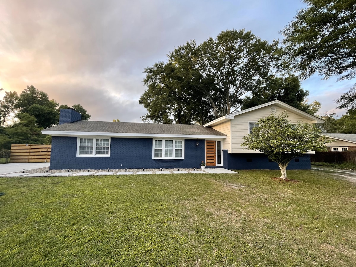 Purple Door Home - 3BR Magical Coastal Retreat!