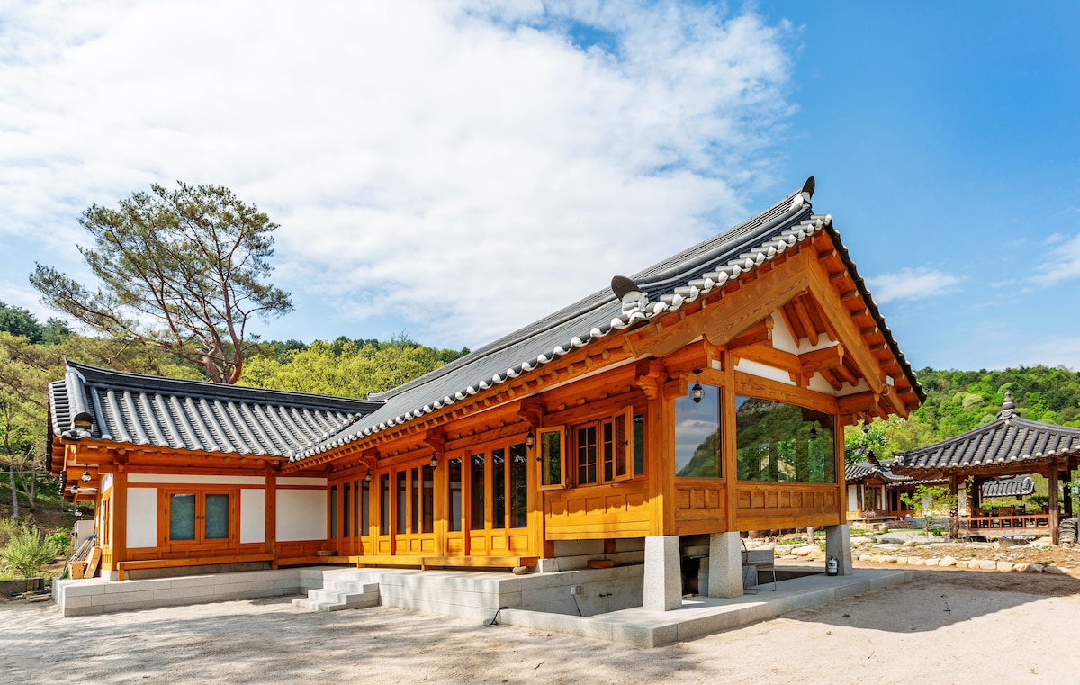 天然森林韩屋酒店Gangsanjae [独立建筑]/大自然中的韩屋私人空间