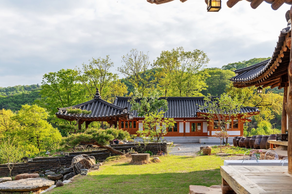 天然森林韩屋酒店Gangsanjae [独立建筑]/大自然中的韩屋私人空间
