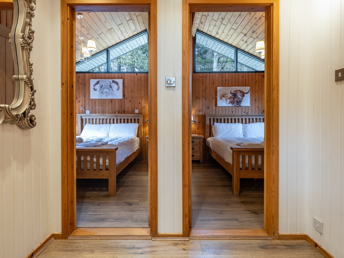 Luxury Cabin With Hot Tub & Sauna