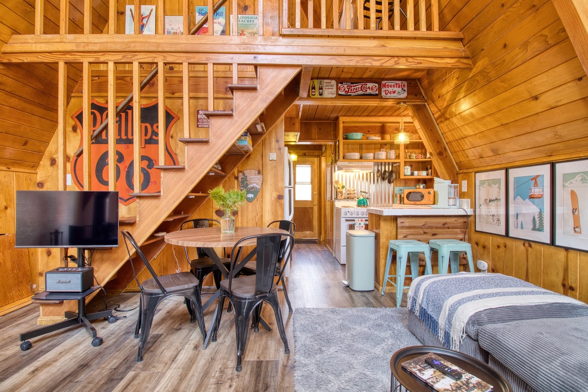 The BobKat Lodge
Romantic A-Frame Mountain Getaway