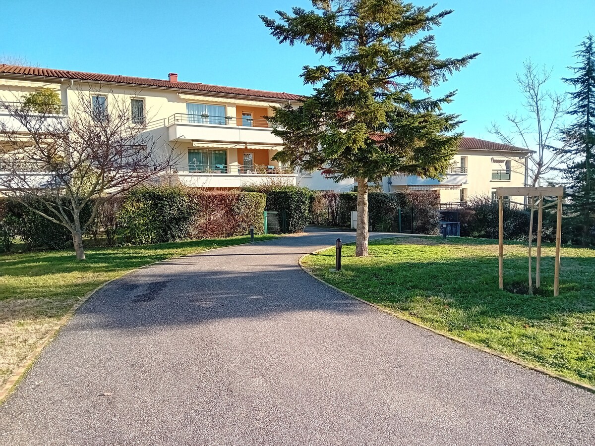 Charmant T2 47m² ouest lyonnais parking sécurisé