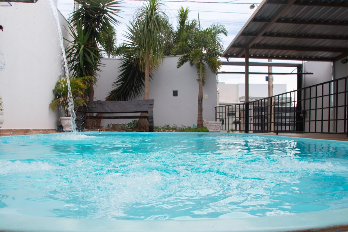 Casa com Piscina Aquecida - Bairro Alto Padrão