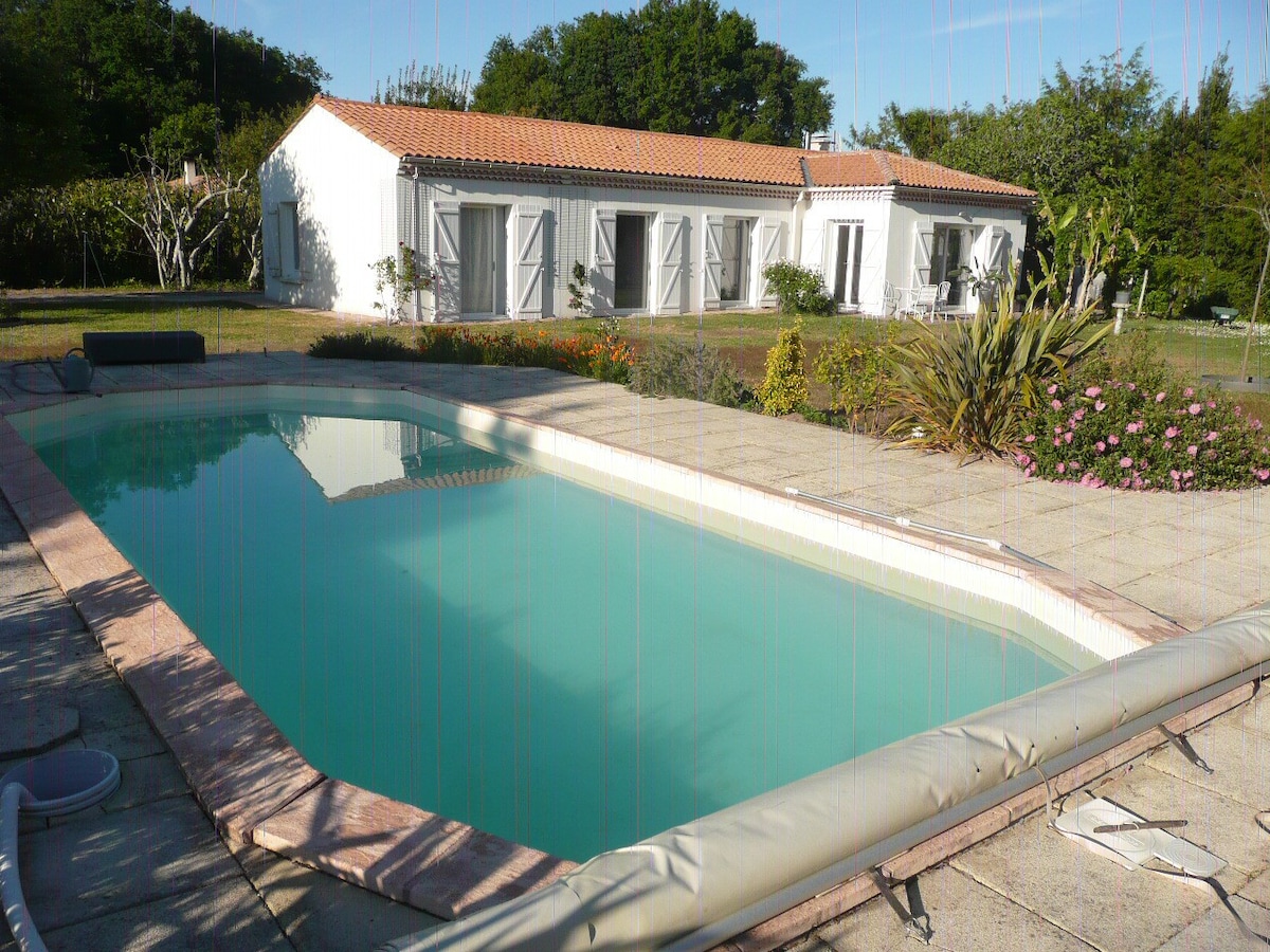 Pretty house with swimming pool