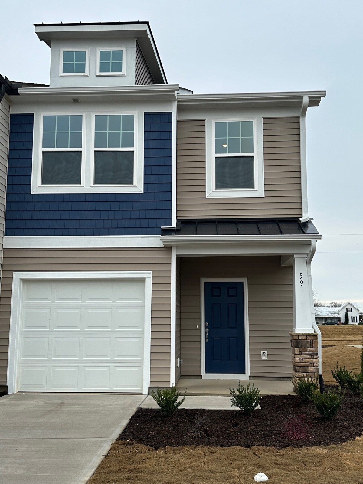 Modern townhome w/ Office Near Downtown Angier