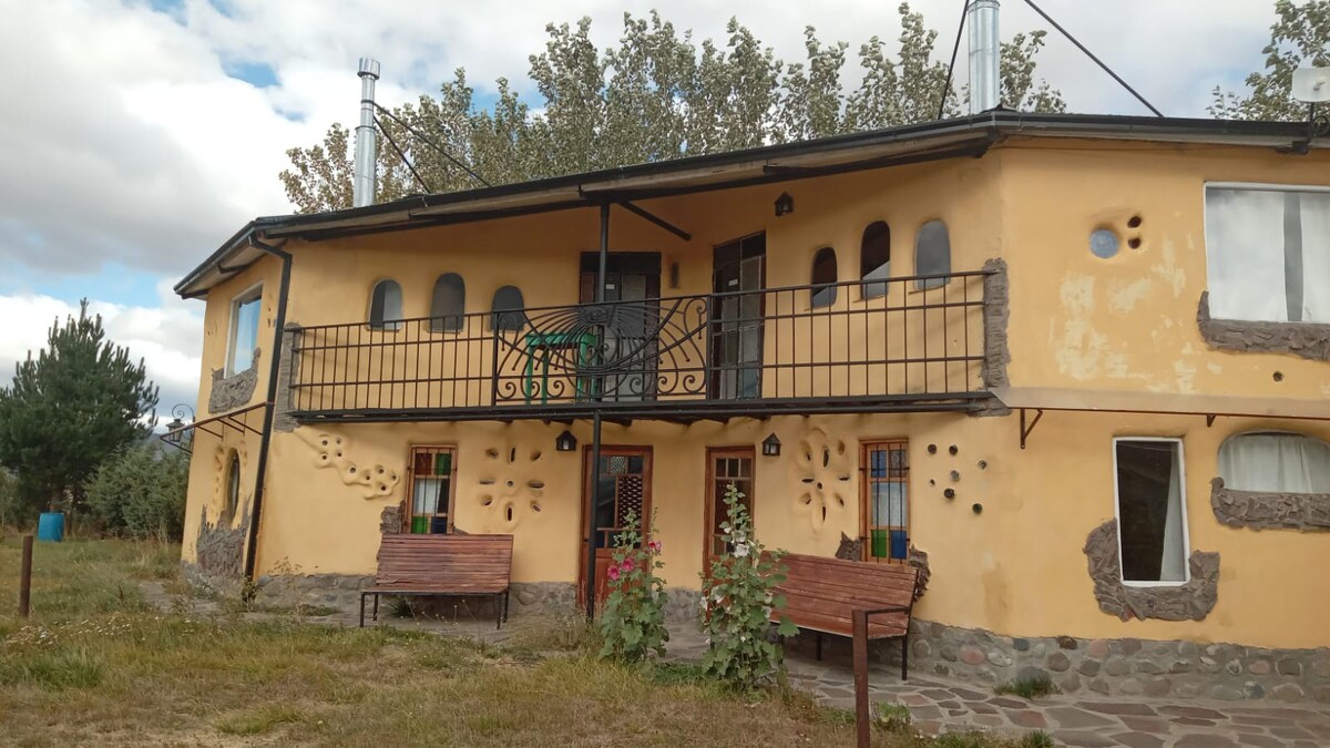 Arriba la Luna. Ecovilla Rural.