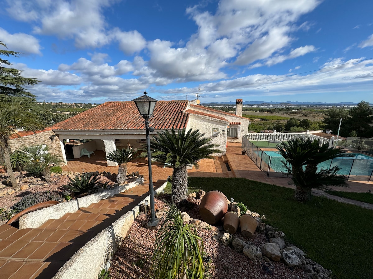 Villa Pinos - private pool and valley views