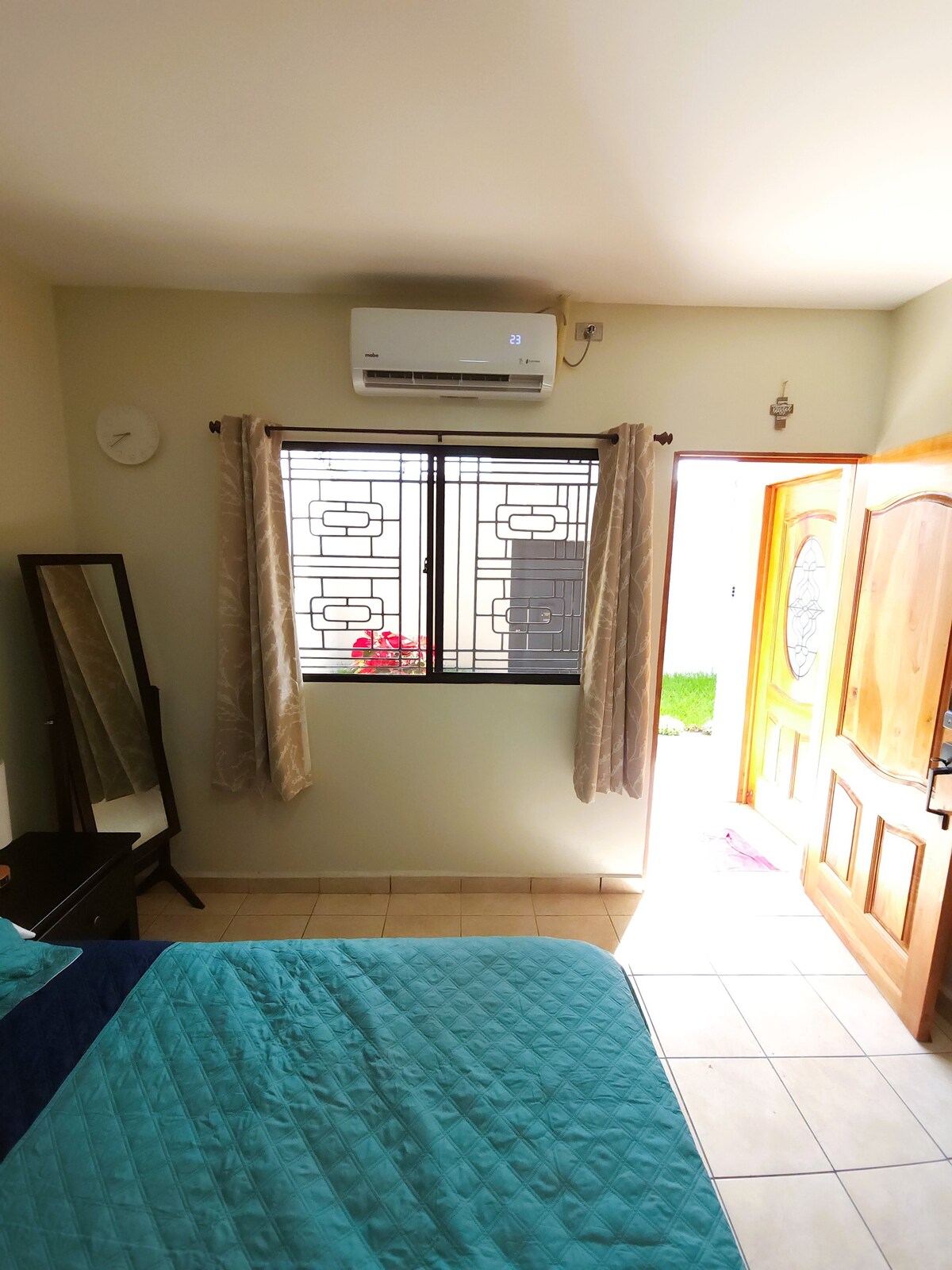 Private room w/AC/Central location in San Salvador