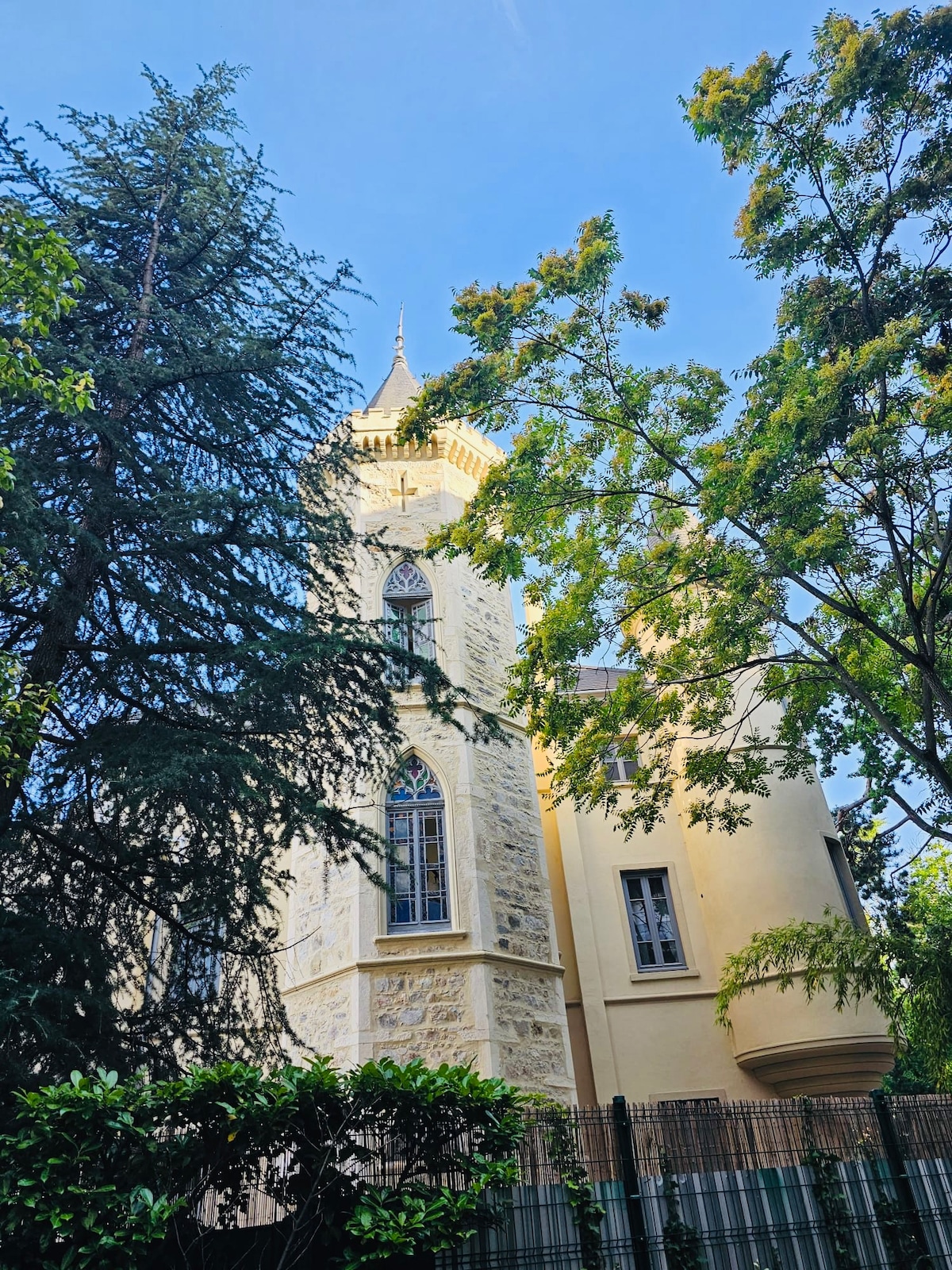 Joli Château en Ville Piscine Parc 2/4 personnes