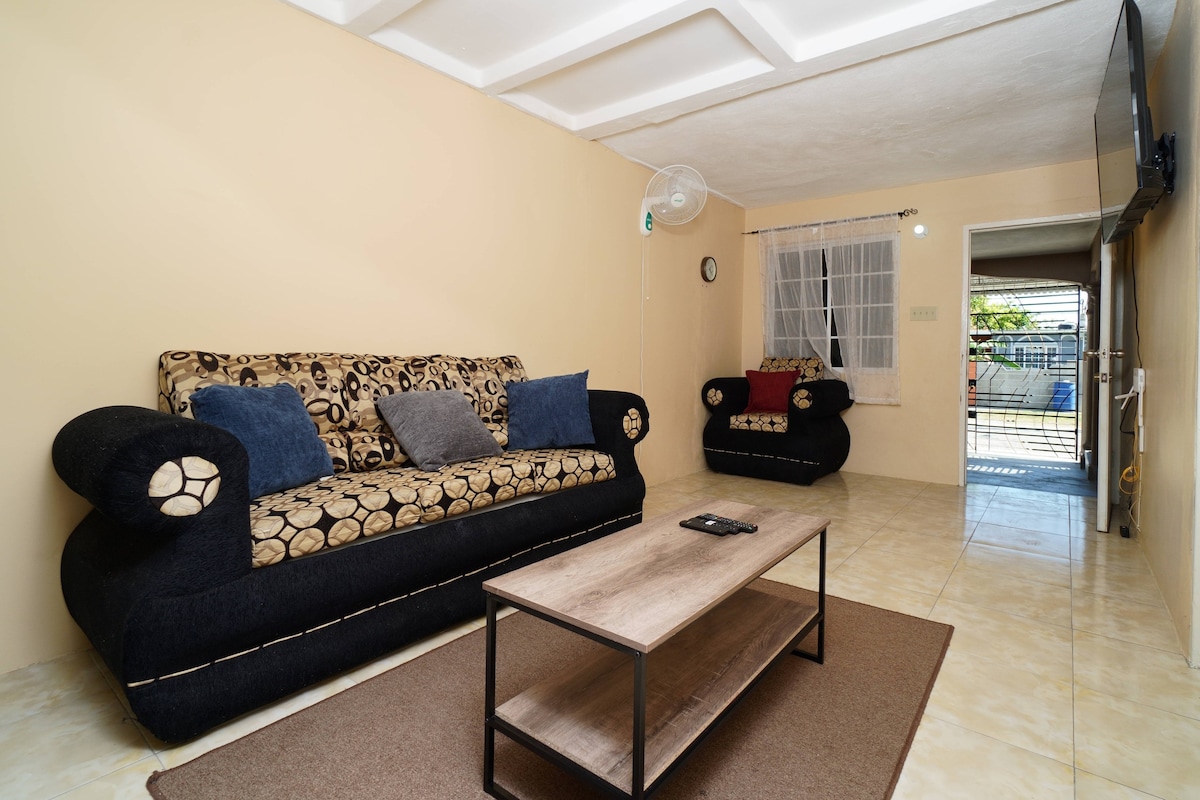 3 bedrooms 2 bathrooms, 7 East Greater Portmore