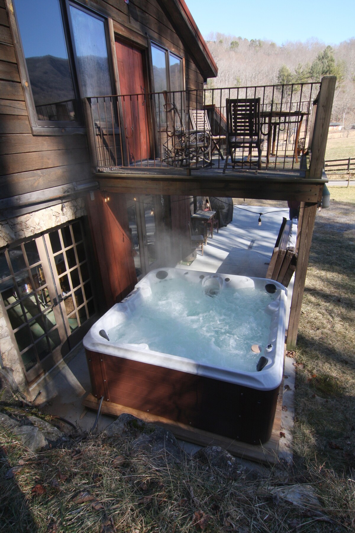 Mtns! HotTub PETS Cabin Rustic