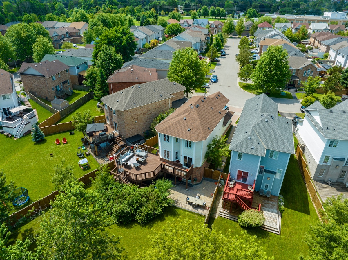 Duplex Home On a Luxurious Ravine Lot