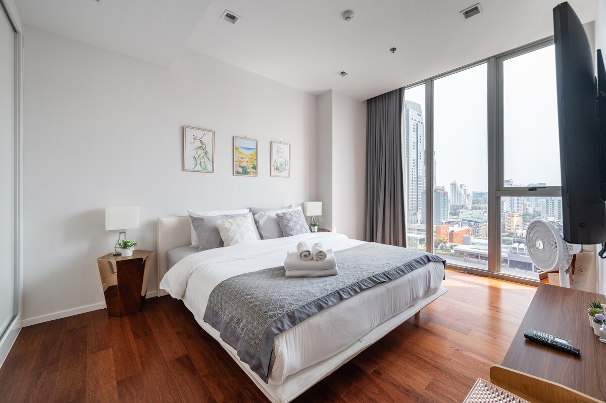 Hyde Sukhumvit 11 2BR BTS Nana 5 Min Wi-Fi Bangkok