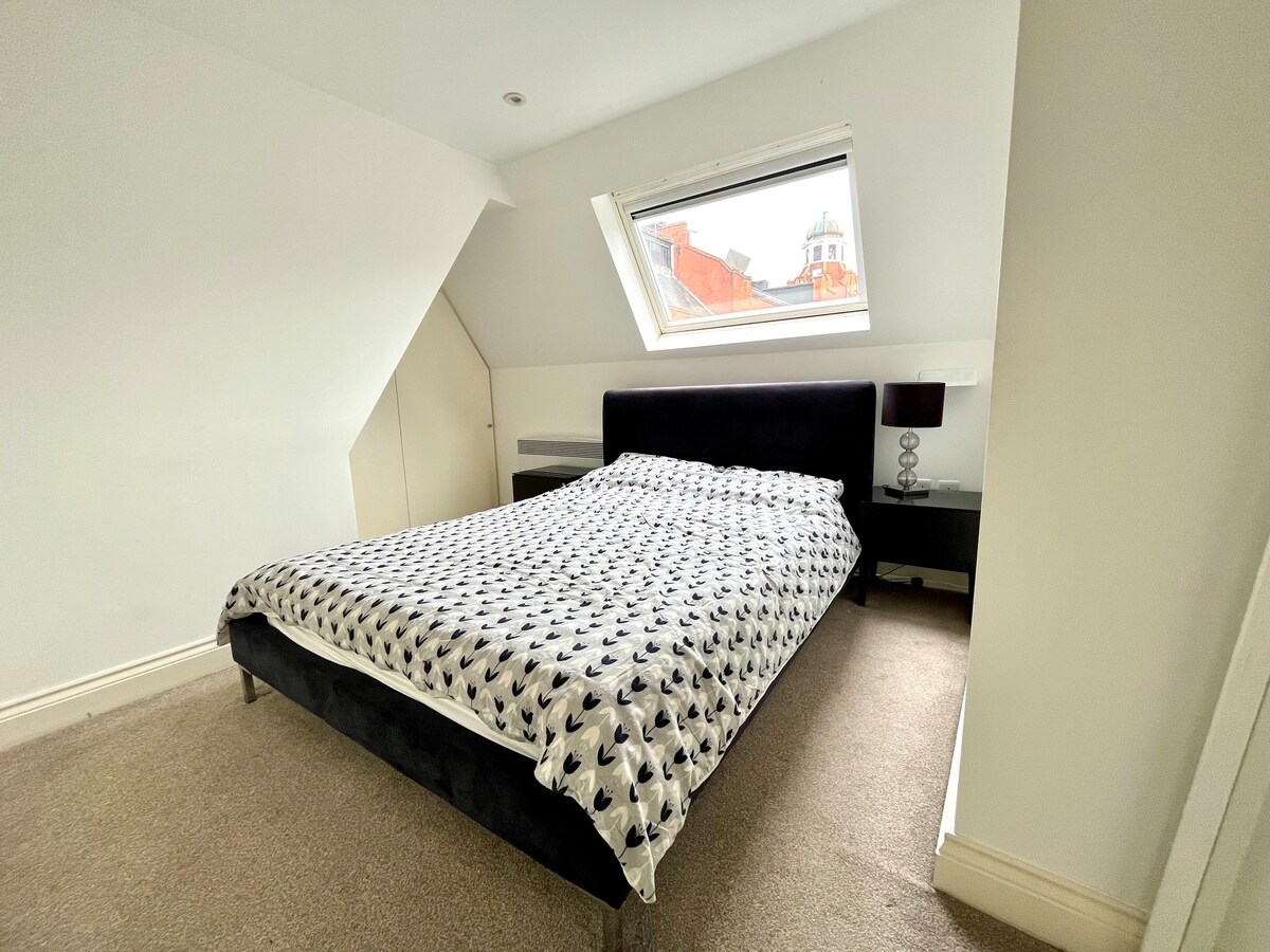 Duplex flat mins from Westfield