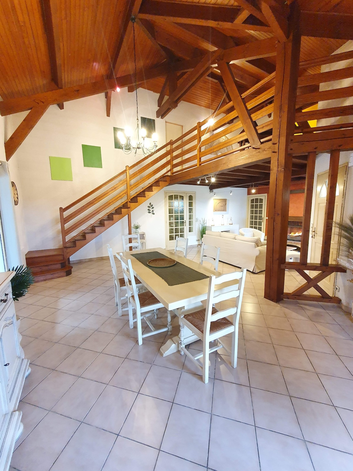 Maison, 4 chambres pour 8 personnes maximum.