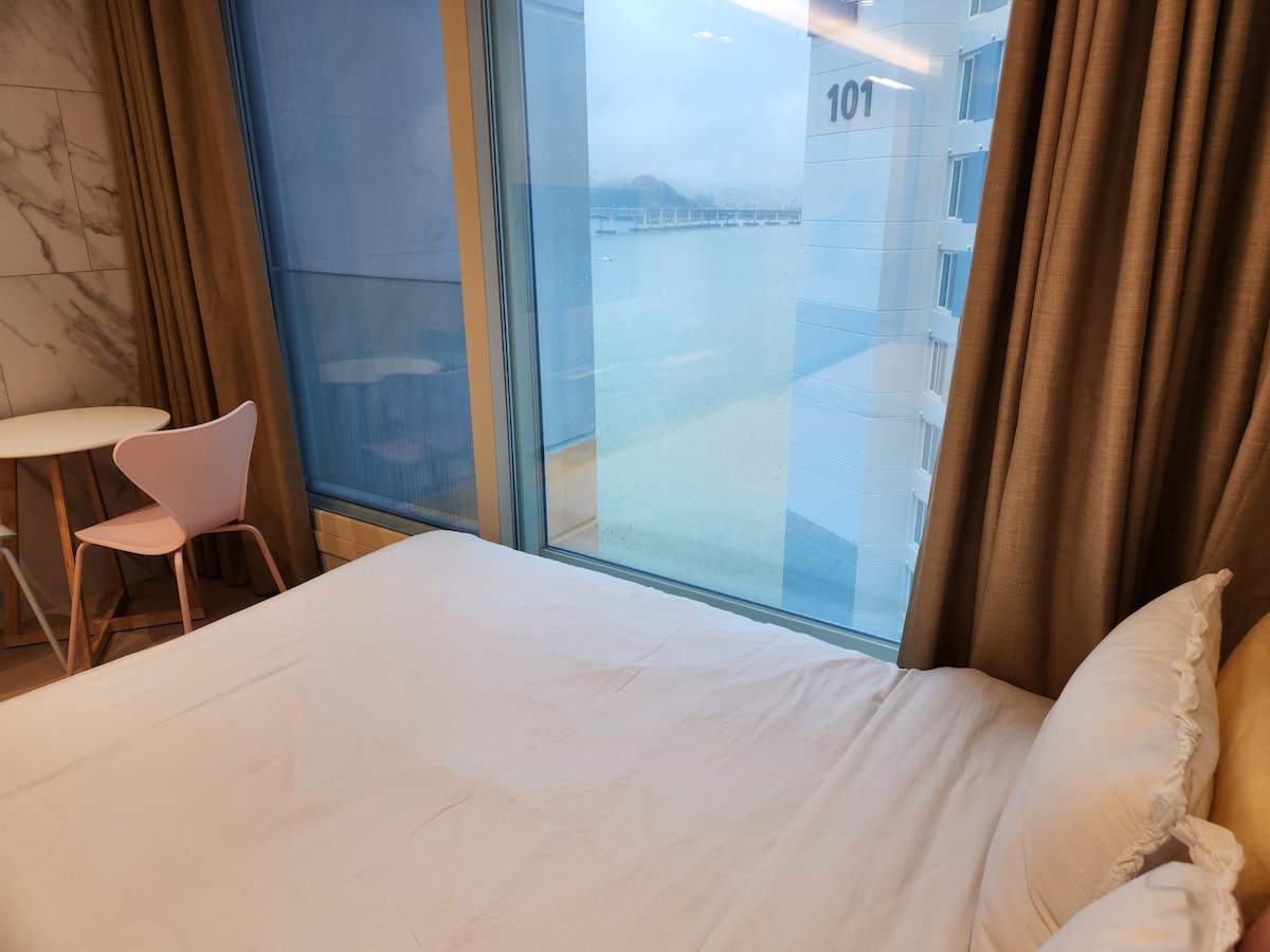 全新开放。Quinto Bed Hotel Food Bed Bed Bed、Gwangan Bridge、Gwangalli海滩、免费停车位、海滨公园、Millocker市场、Netflix
