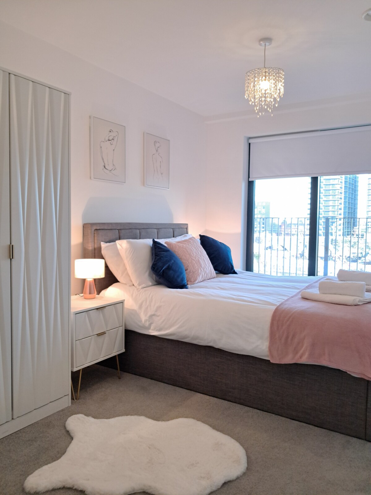 Luxurious Waterfront Salford Manchester Apartment