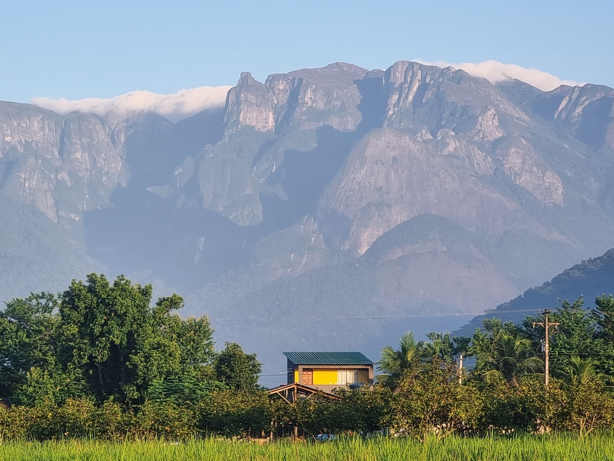 suíte com AR no início da área rural de Guapimirim