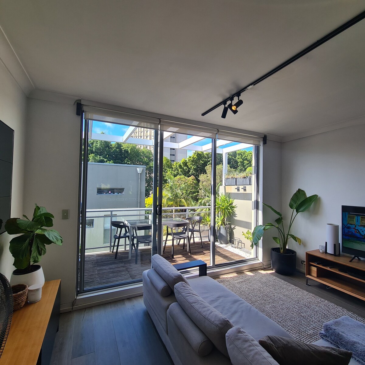 Cozy 1B Apartment Neighbouring Sydney’s Finest