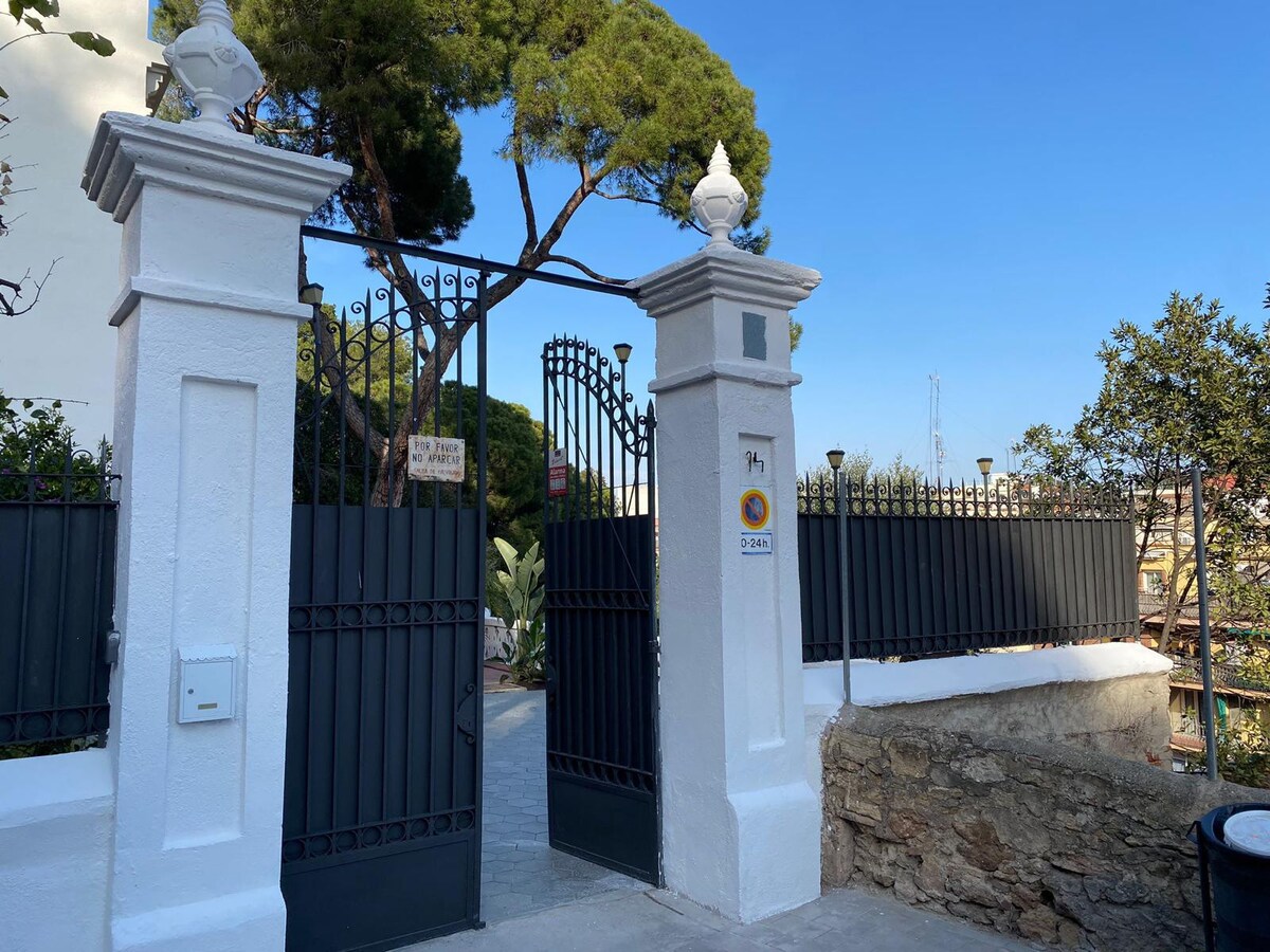 Park Guell House with Jacuzzi