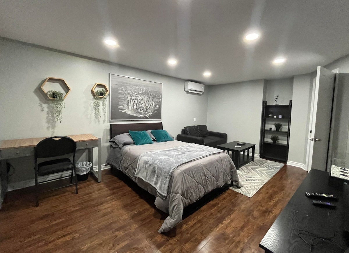 Modern 2-BR in Anjou, Montreal