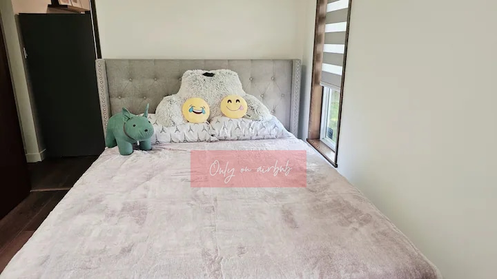 Cozy Room #1 by Victoria Dr, Furry Friends Welcome