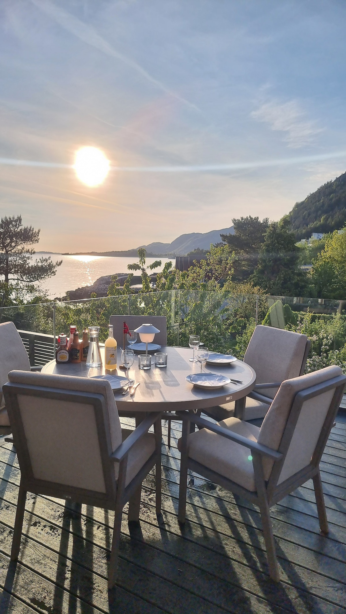 Stort/flott hus med egen strand, jacuzzi, kajakker