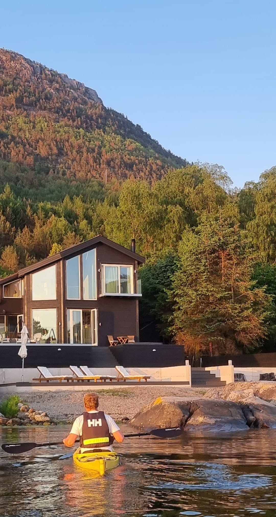 Stort/flott hus med egen strand, jacuzzi, kajakker