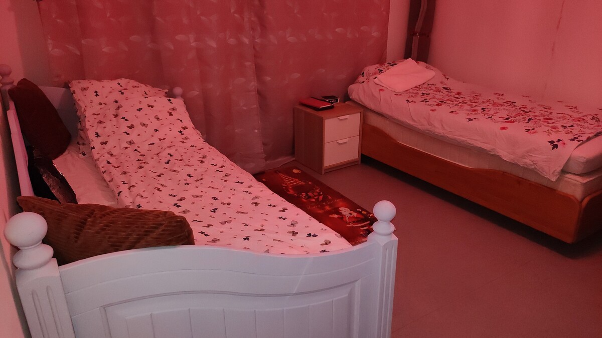 2间客房， 4张床，每人价格25欧元