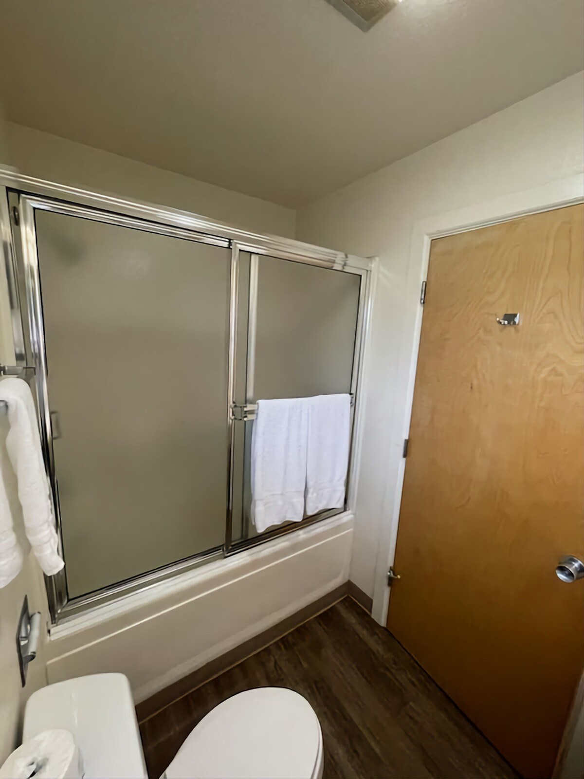 Charleston Harbor Inn - Admiral Suite (2 Q Beds)