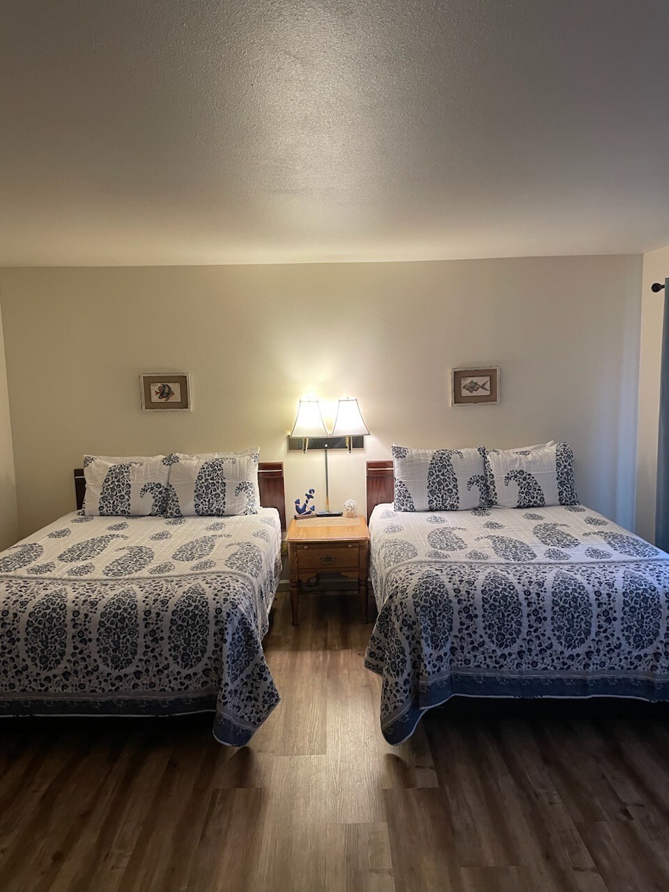 Charleston Harbor Inn - Admiral Suite (2 Q Beds)