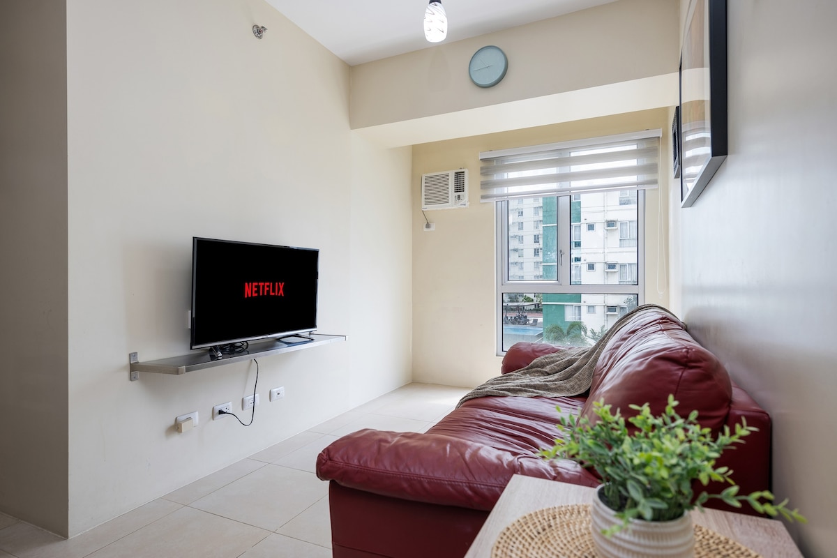 Budget 2BR in IT Park—250Mbps WiFi, Netflix & Pool