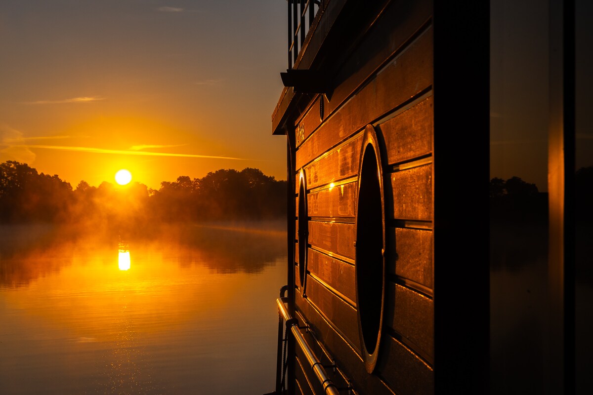 Winterromantik in Hausboot-Suite