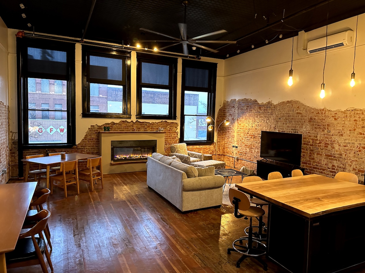 Luxury Downtown Historic Loft #4