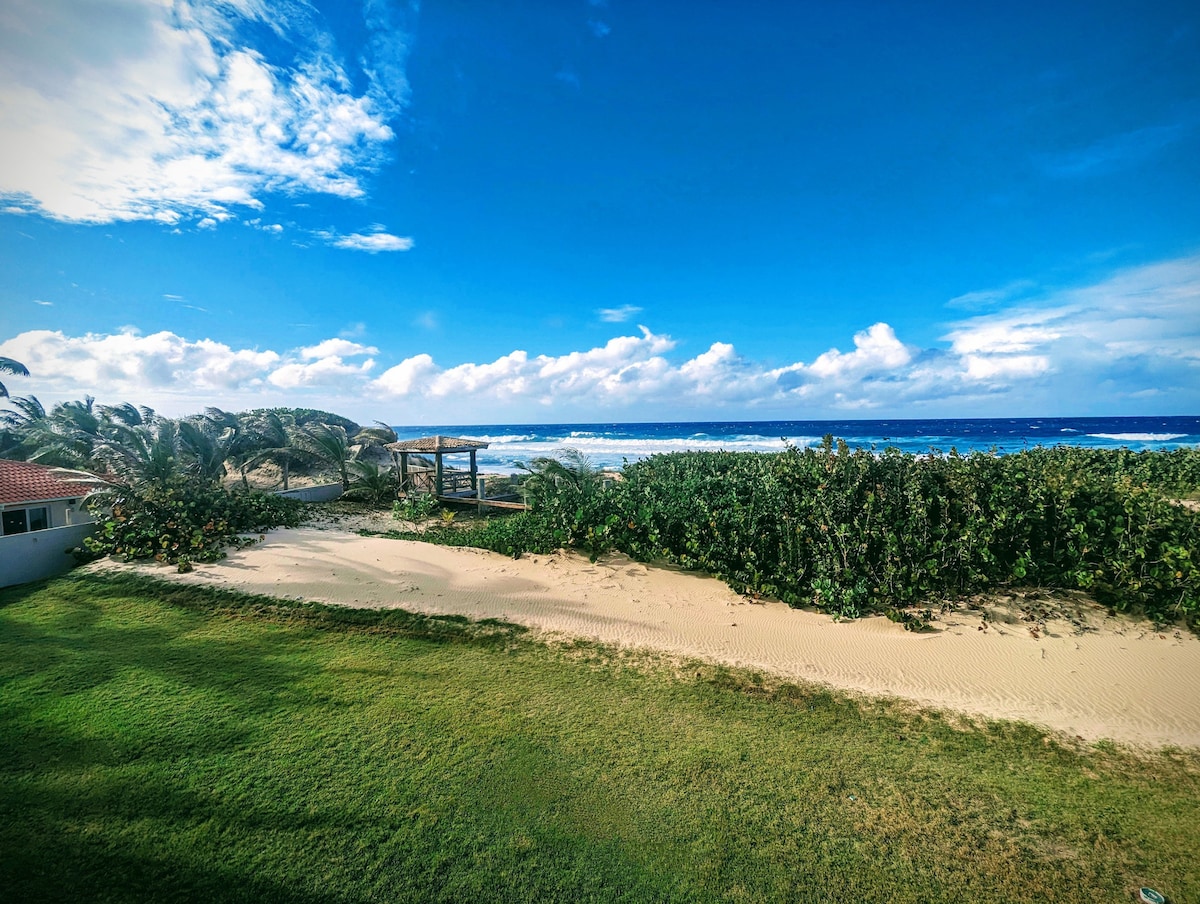 Peaceful Beachfront Two Bedroom Apartment