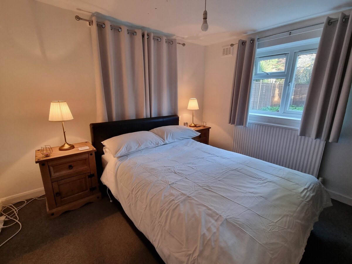 Beautiful Double Room With Garden In West London
