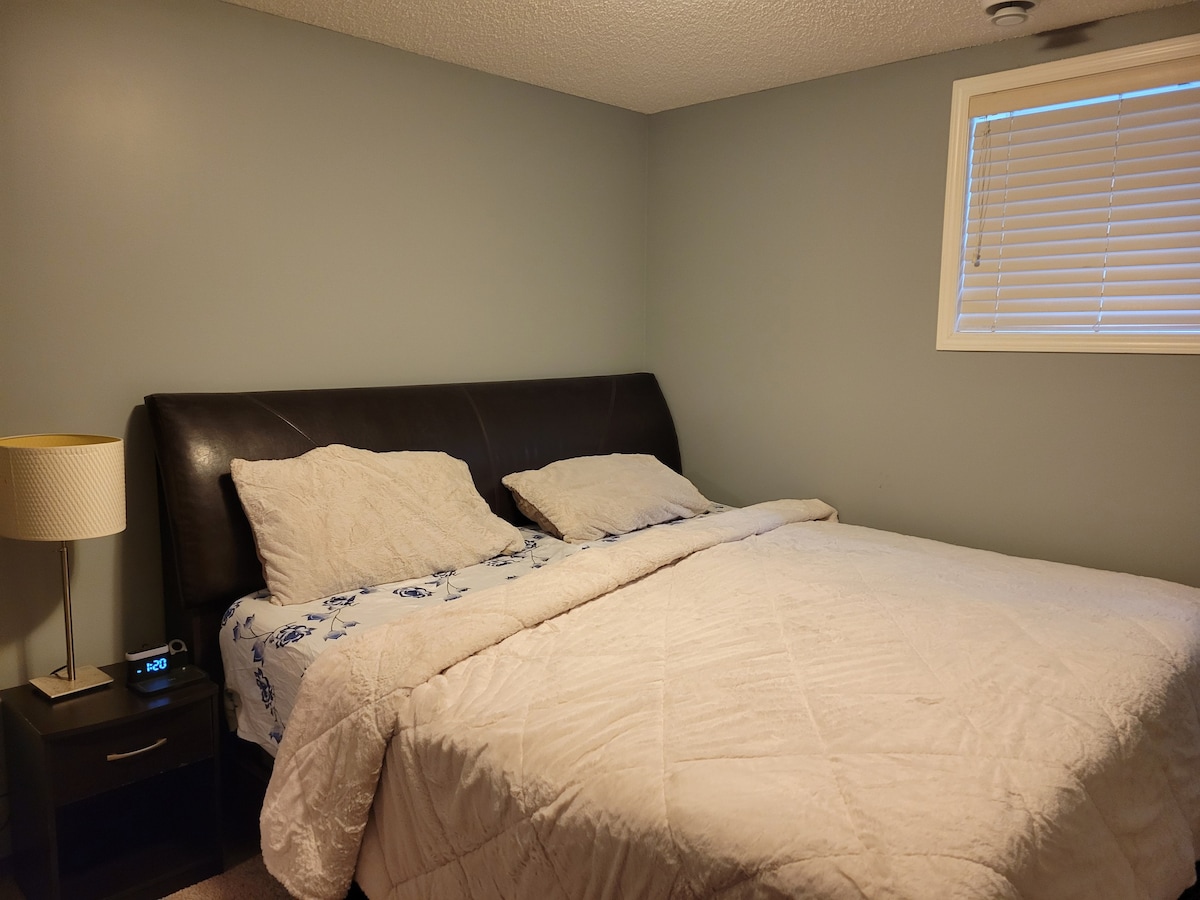 Cozy 2-Bedroom Basement Suite Retreat Calgary
