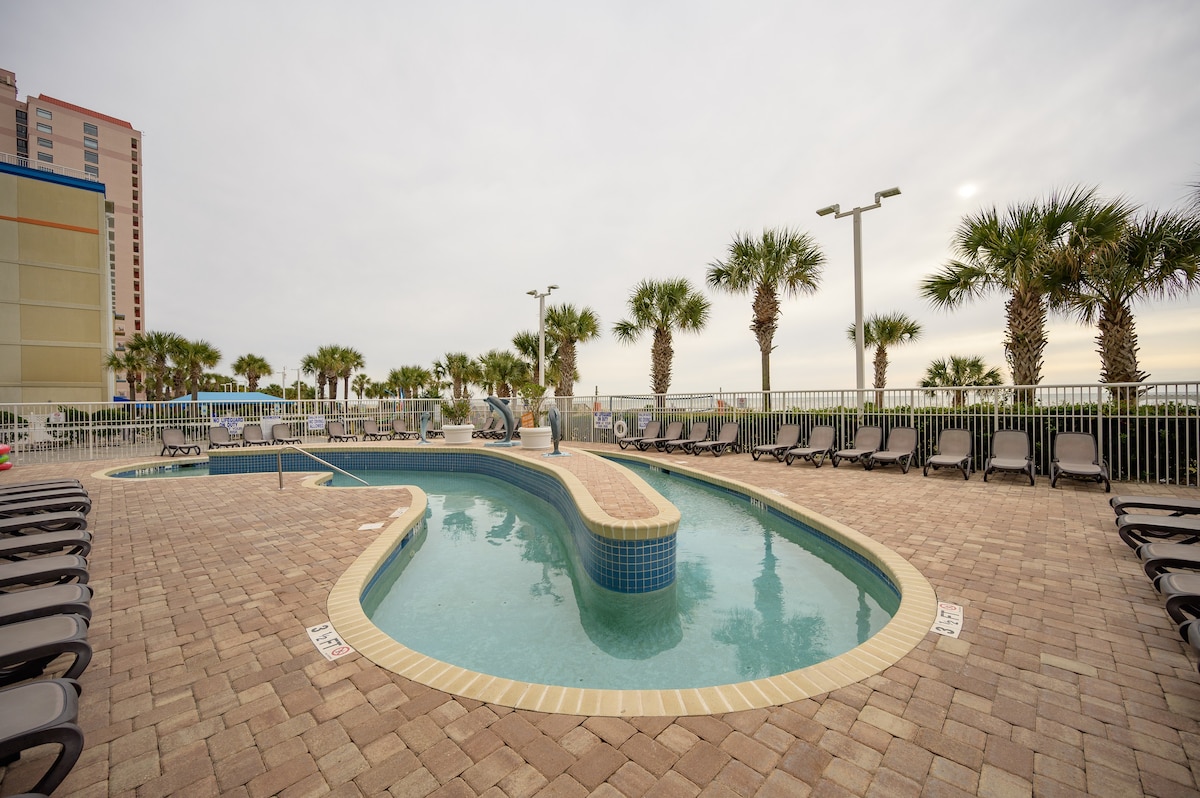 Oceanfront Condo w/ Heated Water Park and Pools