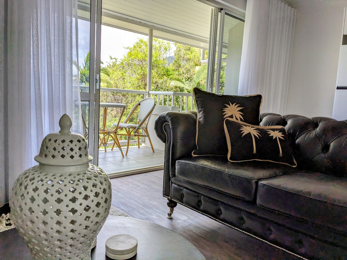 Stylish Palm Cove Apartment