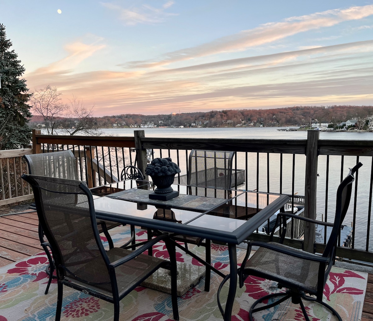 C’est La Vie
Lakeview 1br with dock access!