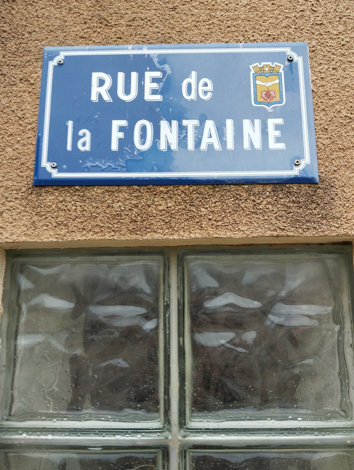 Appartement de la fontaine RDC avec Terrasse