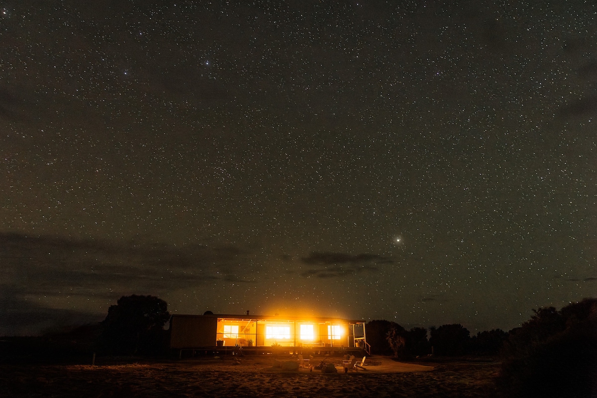 A peaceful and remote shack in the Eyre Peninsula